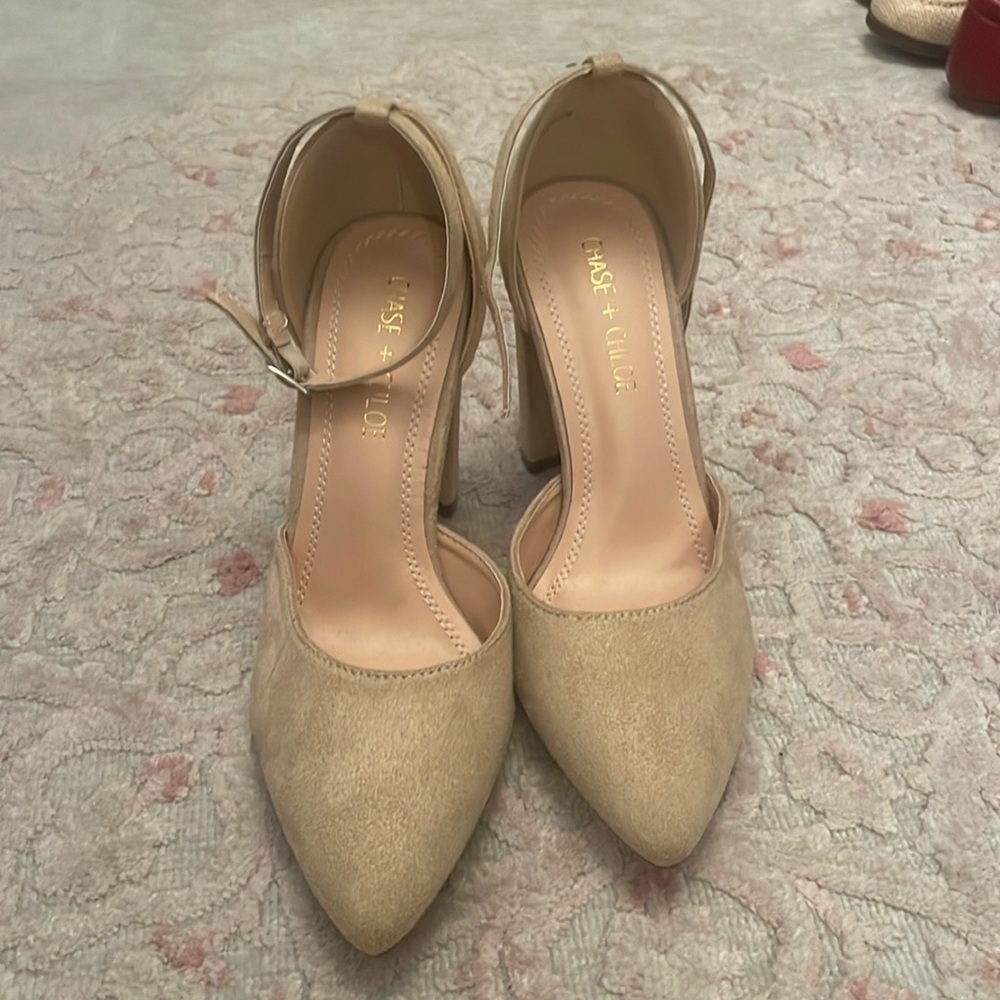 Chase and Chloe tan heel size 5.5